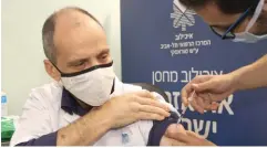  ?? צילום: קוקו ?? חיסוני הפעימה השנייה בביה"ח איכילוב, אתמול