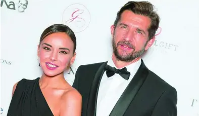  ?? BERZANE NASSER / ABACA ?? Chenoa y su ya marido, el urólogo Miguel Sánchez Encinas