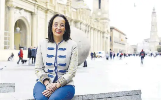  ?? JAIME GALINDO ?? Carmen Susín, consejera de Bienestar Social y Familia, esta semana, en la plaza del Pilar.