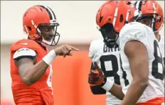  ?? David Richard/Associated Press ?? Deshaun Watson, left, talks to teammates Wednesday.