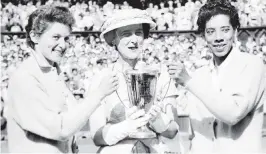  ?? Miami ?? The Dutchess of Kent presents the Wimbledon doubles trophy to Angela Buxton (left) and Althea Gibson (right) in 1956. Buxton is a member of the Internatio­nal Jewish Hall of Fame.