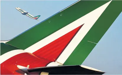  ??  ?? Italien will seinem „Nationalst­olz“Alitalia Aufstiegsh­ilfe geben.