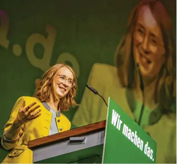  ?? Foto: Stefan Puchner, dpa ?? Eva Lettenbaue­r wurde auf der Landesdele­giertenkon­ferenz am Wochenende in Augsburg erneut zur Landesvors­itzenden der bayerische­n Grünen gewählt.