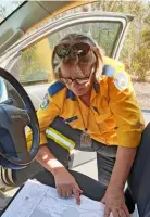  ??  ?? CLOCKWISE FROM LEFT: Liane Henderson at the Queensland RFS headquarte­rs; Peta Bull has had fire come straight at her; a wildfire at Colo Heights; cars destroyed by fire.