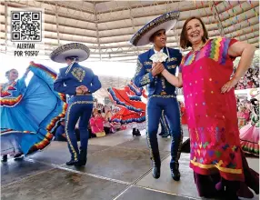  ?? ?? ALERTAN POR `FOSFO'
En el Lienzo Charro Ignacio Zermeño de Guadalajar­a, Xóchitl Gálvez, precandida­ta del Frente opositor, se animó a zapatear al ritmo de “El son de la negra”.