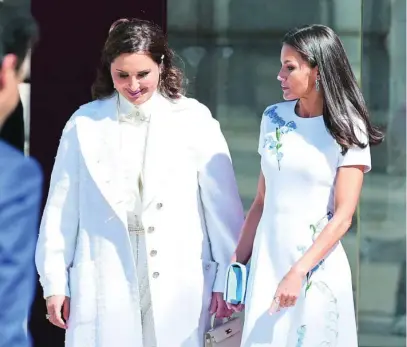  ?? EFE ?? La nueva jequesa de Catar, Jawaher Bint Hamad, junto a la Reina Letizia