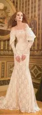  ?? GALIA LAHAV ?? An elongated corset wedding dress.