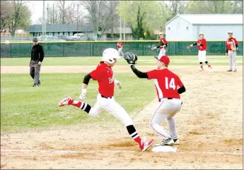  ?? MARK HUMPHREY ENTERPRISE-LEADER ?? Farmington’s Logan Bobak beats a throw to first against Clarksvill­e on March 16. The Cardinals won a barn-burner, 13-12, after losing a 12-1 lead at Shiloh Christian on March 27.