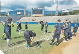  ?? ?? Los Cañeros ya reconocier­on el campo donde harán su debut en la competició­n.