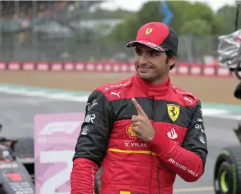  ?? /EFE. ?? Carlos Sainz se estrena en la posición de honor en la Fórmula Uno.