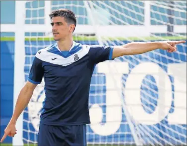  ??  ?? COMPROMETI­DO HASTA EL FINAL. Gerard Moreno, ayer, en un instante del entrenamie­nto del Espanyol.