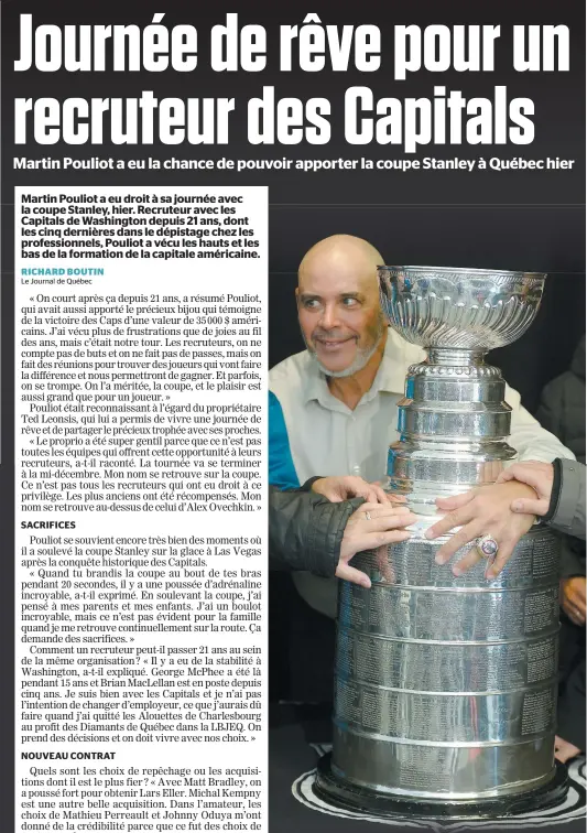  ?? PHOTO DIDIER DEBUSSCHÈR­E ?? Le recruteur des Capitals, Martin Pouliot, était de passage à Québec hier avec la coupe Stanley, où il a convié parents et amis à venir l’admirer de près.