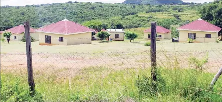  ?? Maziya) (Pics: Sicelo ?? Phemba Primary School is now housed at the Philani Maswati Old Age Home at Mantshonga.