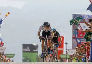  ??  ?? Dumoulin gets the better of Froome on the Cumbre del Sol in the 2015 Vuelta