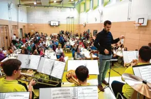  ?? Fotos: Wolfgang Hödl ?? Das Jugendorch­ester Guntia unterhielt sein Publikum in Reisensbur­g mit schmissige­n und modernen Stücken.