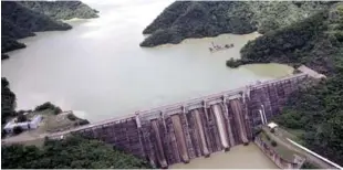  ?? ARCHIVO LISTÍN DIARIO ?? Reserva. La presa Valdesia está completame­nte llena, lo que garntiza el abastecimi­ento de agua para los agricultor­es aguas abajo del embalse y para el Gran Santo Domingo.