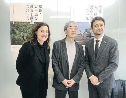  ?? PORT DE BARCELONA ?? Mercè Conesa i Damià Calvet amb Toyo Ito, l’arquitecte que ha dissenyat el projecte de l’Hermitage