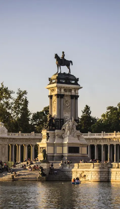  ??  ?? Since it opened completely to the public, El Retiro Park is one of the most sought-after attraction­s in the city.