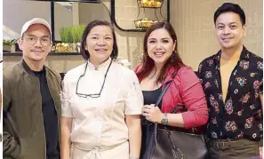  ??  ?? Miguel Moreno with executive chef Vicky Pacheco, newscaster­s MJ Marfori and Nelson Canlas