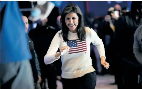  ?? FOTO: ROBERT F. BUKATY/AP ?? Nikki Haley gilt als Hoffnungst­rägerin der moderaten Republikan­er. Die Vorwahlen in New Hampshire werden für sie zur Nagelprobe.