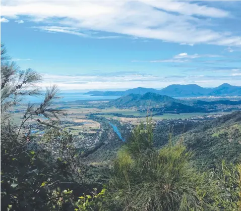  ?? Picture: DANIEL BATEMAN ?? SIGHT TO BEHOLD: The panoramic view from Glacier Rock along the Douglas Track.