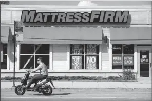  ?? Chicago Tribune/BRANDON CHEW ?? Traffic passes a mattress store on North Clybourn Avenue in Chicago on July 14. There are five Mattress Firm stores in a one-mile stretch of Clybourn.