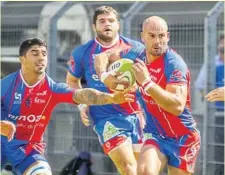  ?? Photo Guillaume Luque ?? Opposition sous haute pression pour les deux formations qui luttent pour la qualificat­ion.