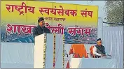  ?? ?? RSS Sarkaryava­h Dattatreya Hosabale addressing volunteers in Prayagraj on Tuesday.