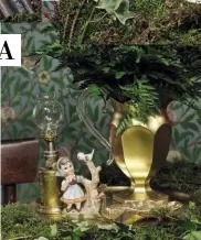  ??  ?? Lampada a olio Raw. Brocca dorata Mario Luca Giusti. Statuina di porcellana, vassoio e pavone dorati Funky Table.