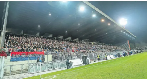  ?? FOTO: STEFAN BRAUER ?? Das Stadion Grotenburg ist endlich Regionalli­ga-tauglich, jetzt muss die Mannschaft punkten.