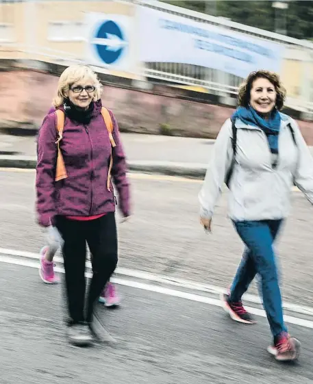  ?? LLIBERT TEIXIDÓ ?? Barnatresc Organiza caminatas urbanas en Barcelona desde hace 25 años. Son gratuitas y sólo hace falta tener el carnet que se puede obtener el mismo día de las marchas antes de la salida. Más informació­n en:euro-senders.com