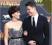  ?? JORDAN STRAUSS/INVISION/AP ?? DEBUT: Scarlett Johansson menghadiri acara dengan mengganden­g kekasihnya, Colin Jost. Ini adalah kali pertama mereka tampil di red carpet bersama.