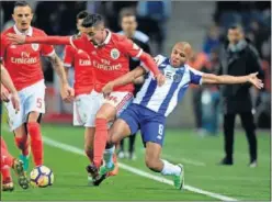  ??  ?? FÚTBOL. El Benfica-Oporto es el gran partido en Portugal.