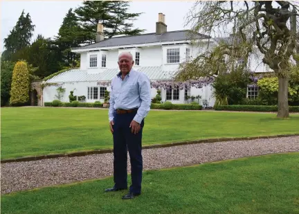  ?? (Andrew MacAskill/Reuters) ?? PETER HARGREAVES, a cofounder of stockbroke­r Hargreaves Lansdown, poses at his home near Bristol last month. While Hargreaves is vociferous about the potential benefits of Brexit, the investment fund firm that he part owns has distanced itself from the...