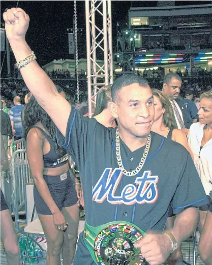  ??  ?? Hector Camacho acknowledg­es fans before a fight.