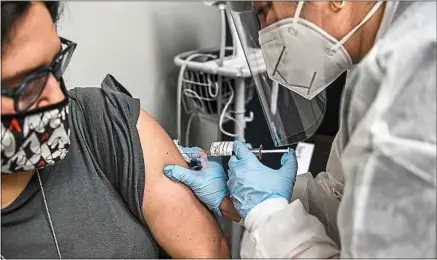  ??  ?? ##JEV#144-84-https://tinyurl.com/y5vfuw34##JEV#
L’exécutif a prévu «1,5 milliard d’euros pour 2021 afin d’acheter une première série de vaccins».