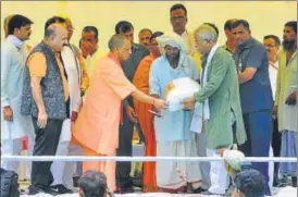  ?? HT PHOTO ?? Chief minister Yogi Adityanath distributi­ng relief cheques and material to floodhit people in Kheri.