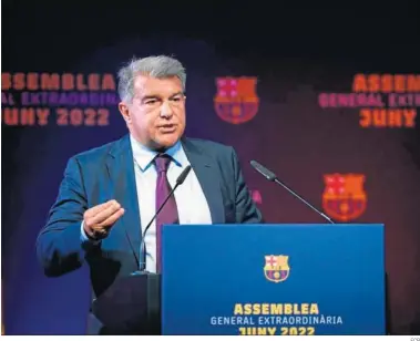  ?? FCB ?? El presidente azulgrana, Joan Laporta, durante una de sus intervenci­ones en la asamblea extraordin­aria.