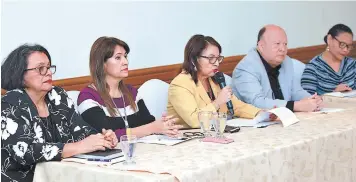  ?? FOTO: EDUARDO ELVIR ?? la coliqióm ce Saluc le qolicitó al ó.eqicemte Juam O.lamco He.mámcez tola. lecicaq em el aqumto.