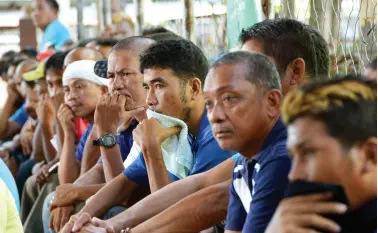  ??  ?? JEEPNEY drivers plying the Toril-Roxas routes listen intently during the dialogue where they are informed on the programs offered to them as the city government is set to implement the High Priority Bus System this year. BING GONZALES
