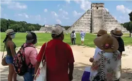  ?? EL UNIVERSAL ?? Está prohibido trepar por las escaleras del Castillo.