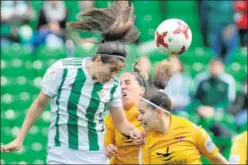  ??  ?? CONQUISTA. El Villamarín se estrenó con el fútbol femenino.