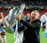  ??  ?? Il trionfo Ancelotti con la Champions vinta con il Real