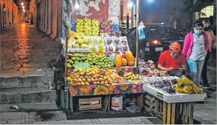  ?? EL PAÍS ?? Trabajo. Aspecto de un comercio ambulante que pagó por ese puesto.