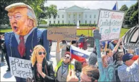  ?? REUTERS ?? Protestors outside the White House march against Donald Trump’s decision to fire Comey.