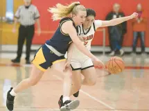  ?? JESSICA HILL/SPECIAL TO THE COURANT ?? Conard’s Emily Knowles, right, had a 23-point and a 26-point game in two wins last week.