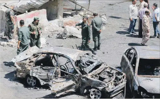  ?? [ APA ] ?? Spur der Verwüstung in Syriens Hauptstadt. Am Sonntag schlugen in Damaskus Attentäter in Sprengstof­fautos zu.