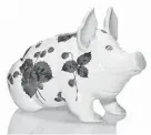  ?? [COWLES SYNDICATE] ?? This Wemyss Ware pig was decorated by Joseph Nekola for Jan Plichta. The pre-1952 pig sold for $472.