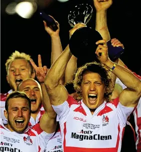  ?? GETTY IMAGES ?? Prize guys: Billy Twelvetree­s lifts the trophy last night