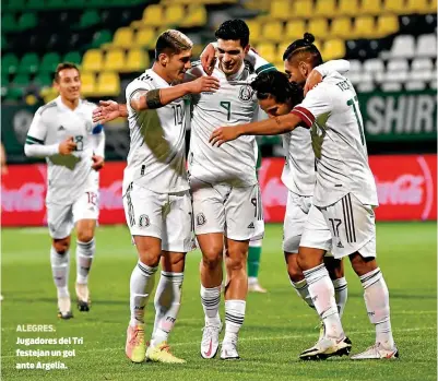  ??  ?? ALEGRES. Jugadores del Tri festejan un gol ante Argelia.